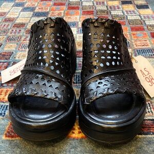 A.S.98 Black Cut-Out Leather Mules